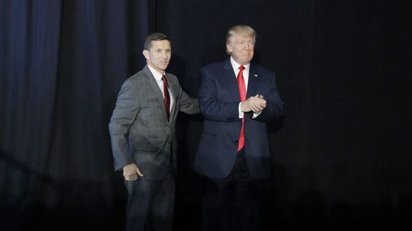 Retired Gen. Michael Flynn and  Donald Trump (File) - Sputnik International