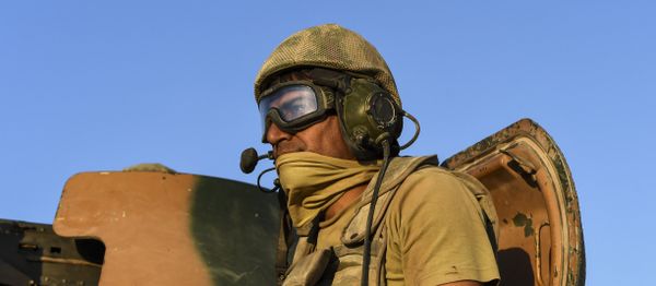 Turkish soldiers stand in a Turkish army tank driving back to Turkey from the Syrian-Turkish border town of Jarabulus on September 2, 2016 in the Turkish-Syrian border town of Karkamis. Turkish soldiers stand in a Turkish army tank driving back to Turkey from the Syrian-Turkish border town of Jarabulus on September 2, 2016 in the Turkish-Syrian border town of Karkamis. - Sputnik International