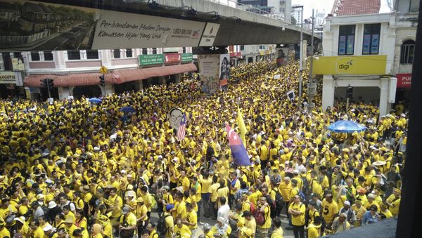 Protesters occupy a street during a rally in downtown Kuala Lumpur, Malaysia, Saturday, Nov. 19, 2016 - Sputnik International