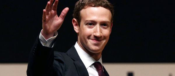 Facebook founder Mark Zuckerberg waves to the audience during a meeting of the APEC (Asia-Pacific Economic Cooperation) Ceo Summit in Lima, Peru, November 19, 2016 Facebook founder Mark Zuckerberg waves to the audience during a meeting of the APEC (Asia-Pacific Economic Cooperation) Ceo Summit in Lima, Peru, November 19, 2016 - Sputnik International