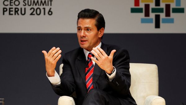 Mexico's President Enrique Pena Nieto attends a meeting at the APEC (Asia-Pacific Economic Cooperation) Ceo Summit in Lima, Peru, November 19, 2016 Mexico's President Enrique Pena Nieto attends a meeting at the APEC (Asia-Pacific Economic Cooperation) Ceo Summit in Lima, Peru, November 19, 2016 - Sputnik International
