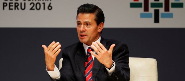Mexico's President Enrique Pena Nieto attends a meeting at the APEC (Asia-Pacific Economic Cooperation) Ceo Summit in Lima, Peru, November 19, 2016 - Sputnik International