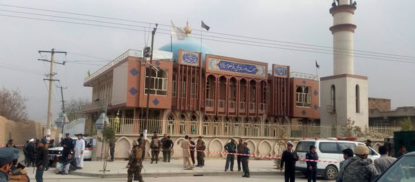 Afghan security forces keep watch in front of a mosque where an explosion happened in Kabul, Afghanistan November 21, 2016. - Sputnik International