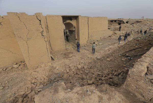 Iraqi soldiers and journalists walk in the damaged ancient site of Nimrud, which destroyed by the Islamic State militants, some 19 miles (30 kilometers) southeast of Mosul, Iraq, Wednesday, Nov. 16, 2016. - Sputnik International