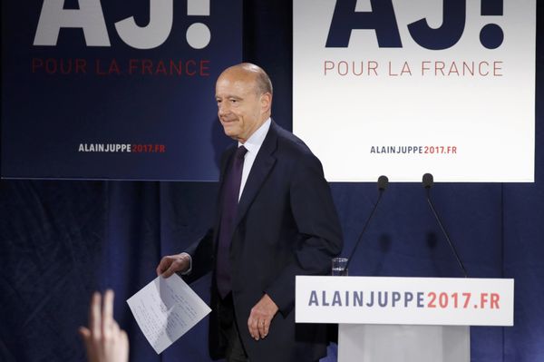 French politician Alain Juppe, current mayor of Bordeaux, and member of the conservative Les Republicains political party, reacts after partial results in the first round of the French center-right presidential primary election at his campaign headquarters in Paris, France, November 20, 2016. French politician Alain Juppe, current mayor of Bordeaux, and member of the conservative Les Republicains political party, reacts after partial results in the first round of the French center-right presidential primary election at his campaign headquarters in Paris, France, November 20, 2016. - Sputnik International