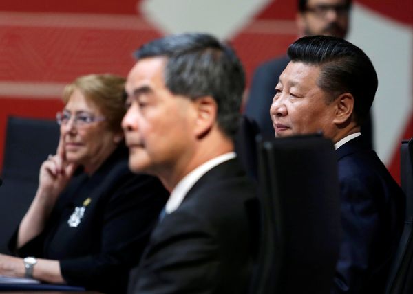 Chile's President Michelle Bachelet (L), China's President Xi Jinping (R) and Hong Kong Chief Executive Leung Chun-ying sit together during the APEC (Asia-Pacific Economic Cooperation) Summit in Lima, Peru Chile's President Michelle Bachelet (L), China's President Xi Jinping (R) and Hong Kong Chief Executive Leung Chun-ying sit together during the APEC (Asia-Pacific Economic Cooperation) Summit in Lima, Peru - Sputnik International