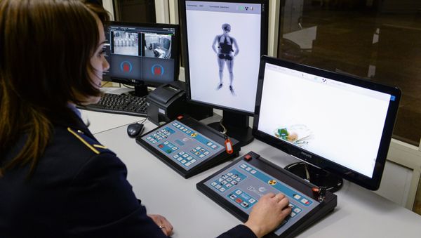 Security check at the Krasny Prospekt station of the Novosibirsk Metro - Sputnik International