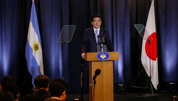 Japanese Prime Minister Shinzo Abe attends a press conference in Buenos Aires, Argentina, November 21, 2016 - Sputnik International