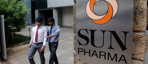 Indian employees of the country's third-biggest drugs company Sun Pharma walk outside its research and development centre in Mumbai. (File) Indian employees of the country's third-biggest drugs company Sun Pharma walk outside its research and development centre in Mumbai. (File) - Sputnik International