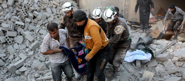 Syrian civil defence volunteers, known as the White Helmets, evacuate a victim from the rubble of a building following reported airstrikes on Aleppo's rebel-held district of al-Hamra on November 20, 2016 - Sputnik International