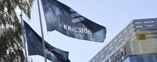 Flags with the logo of telecoms equipment maker Ericsson outside company's headquarters in Stockholm on October 4, 2016 - Sputnik International