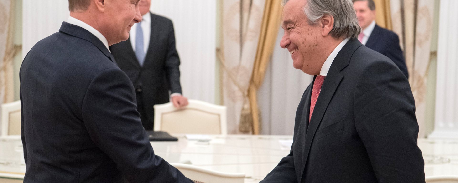 Russian President Vladimir Putin met witn newly elect UN secretary general Attonio Guterres - Sputnik International, 1920, 26.04.2022