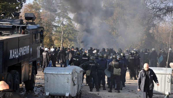 Bulgarian riot police are seen inside a refugee center during clashes in the town of Harmanli, Bulgaria, November 24, 2016 Bulgarian riot police are seen inside a refugee center during clashes in the town of Harmanli, Bulgaria, November 24, 2016 - Sputnik International