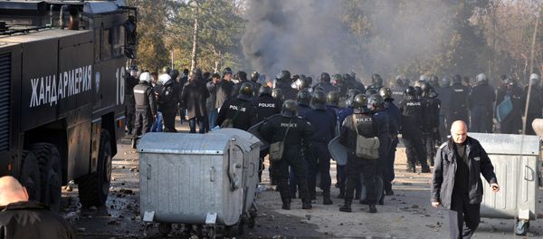 Bulgarian riot police are seen inside a refugee center during clashes in the town of Harmanli, Bulgaria, November 24, 2016 Bulgarian riot police are seen inside a refugee center during clashes in the town of Harmanli, Bulgaria, November 24, 2016 - Sputnik International