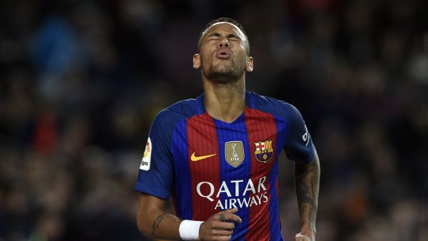 Barcelona's Brazilian forward Neymar gestures during the Spanish league football match FC Barcelona vs Malaga CF at the Camp Nou stadium in Barcelona, on November 19, 2016 - Sputnik International