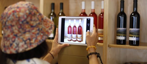 A visitor takes a picture of wine bottles at a winery of the Israeli-annexed Golan Heights on November 12, 2015 A visitor takes a picture of wine bottles at a winery of the Israeli-annexed Golan Heights on November 12, 2015 - Sputnik International