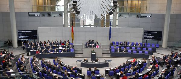 German Chancellor Angela Merkel speaks during a meeting at the lower house of parliament Bundestag on 2017 budget in Berlin, Germany, November 23, 2016 - Sputnik International