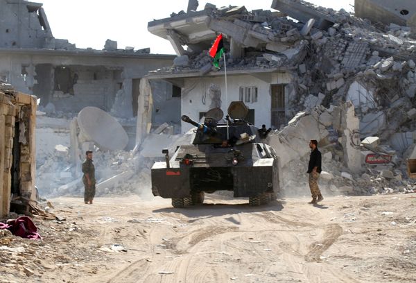 Fighters of Libyan forces allied with the U.N.-backed government take position near the front line of fighting with Islamic State militants in Ghiza Bahriya district in Sirte, Libya November 22, 2016. Fighters of Libyan forces allied with the U.N.-backed government take position near the front line of fighting with Islamic State militants in Ghiza Bahriya district in Sirte, Libya November 22, 2016. - Sputnik International