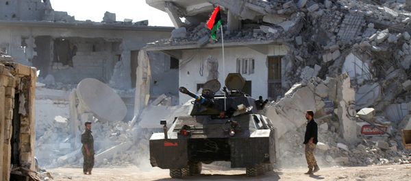 Fighters of Libyan forces allied with the U.N.-backed government take position near the front line of fighting with Islamic State militants in Ghiza Bahriya district in Sirte, Libya November 22, 2016. - Sputnik International