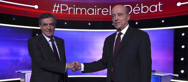 French politicians Alain Juppe (R) and Francois Fillon shake hands as they arrive to attend the third prime-time televised debate as they campaign in the second round for the French center-right presidential primary election in Paris, France, November 24, 2016 - Sputnik International