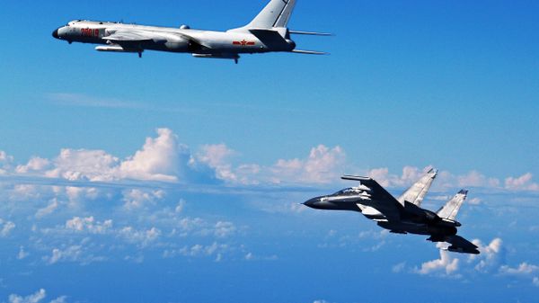 Chinese People's Liberation Army Air Force Su-30 fighter, right, flies along with a H-6K bomber as they take part in a drill near the East China Sea (File) Chinese People's Liberation Army Air Force Su-30 fighter, right, flies along with a H-6K bomber as they take part in a drill near the East China Sea (File) - Sputnik International