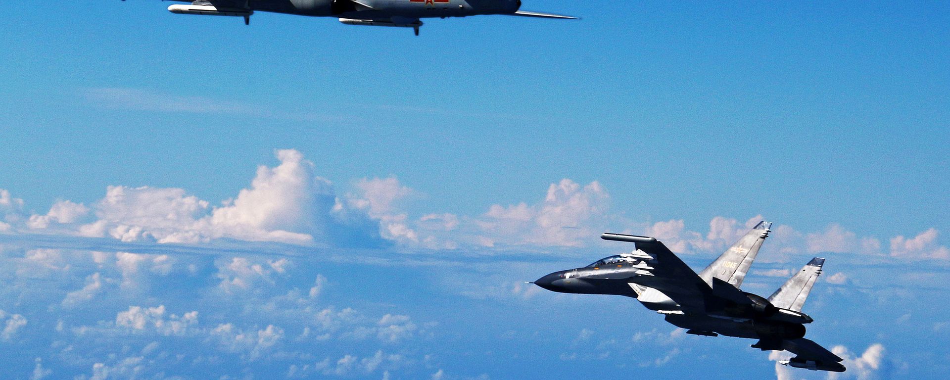 Chinese People's Liberation Army Air Force Su-30 fighter, right, flies along with a H-6K bomber as they take part in a drill near the East China Sea (File) Chinese People's Liberation Army Air Force Su-30 fighter, right, flies along with a H-6K bomber as they take part in a drill near the East China Sea (File) - Sputnik International, 1920, 13.12.2022
