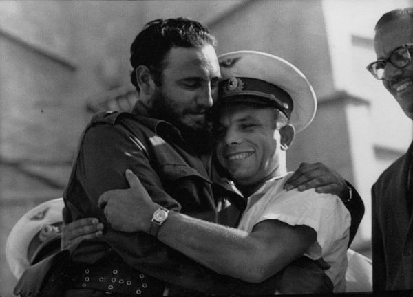 Fidel Castro meets cosmonaut Yuri Gagarin Fidel Castro meets cosmonaut Yuri Gagarin - Sputnik International