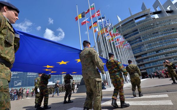 Soldiers of a Eurocorps detachment carry the European Union flag to mark the inaugural European Parliament session in front of the European Parliament in Strasbourg, eastern France (file) Soldiers of a Eurocorps detachment carry the European Union flag to mark the inaugural European Parliament session in front of the European Parliament in Strasbourg, eastern France (file) - Sputnik International