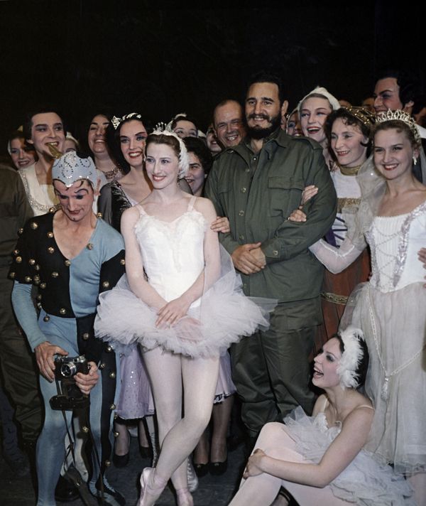 Prime Minister of the Revolutionary Government of the Republic of Cuba Fidel Castro and soloist of the Bolshoi Theater ballet Maya Plisetskaya after the ballet Swan Lake. Prime Minister of the Revolutionary Government of the Republic of Cuba Fidel Castro and soloist of the Bolshoi Theater ballet Maya Plisetskaya after the ballet Swan Lake. - Sputnik International