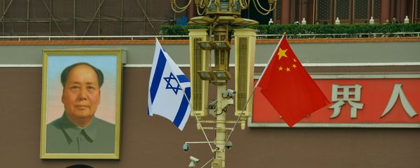 The Israeli and Chinese flags fly beside the portrait of Mao Zedong at Tiananmen Gate in Beijing (File) - Sputnik International