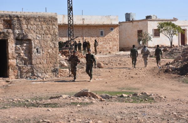 Fighter from the Syrian pro-government forces patrol in the recently recaptured village of Joubah during an offensive advancing towards the area of Al-Bab in Aleppo province, on November 25, 2016 - Sputnik International