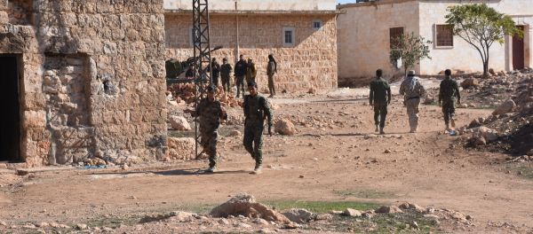 Fighter from the Syrian pro-government forces patrol in the recently recaptured village of Joubah during an offensive advancing towards the area of Al-Bab in Aleppo province, on November 25, 2016 - Sputnik International