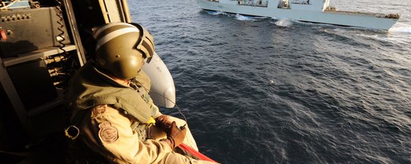 Canadian helicopter Sea-King of the military ship Fredericton flies near Canadian military boat during a flying security patrol on January 9, 2010 in the Aden Gulf Canadian helicopter Sea-King of the military ship Fredericton flies near Canadian military boat during a flying security patrol on January 9, 2010 in the Aden Gulf - Sputnik International