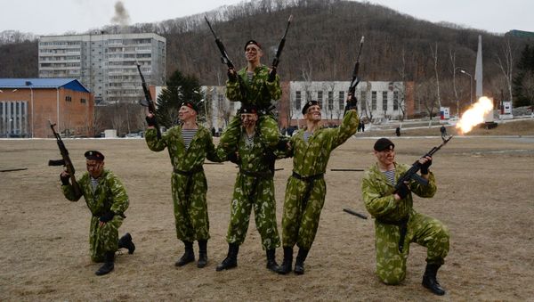 An exhibition performance by marines during the celebration of the 311st anniversary of the marines' formation in Russia held in Vladivostok - Sputnik International