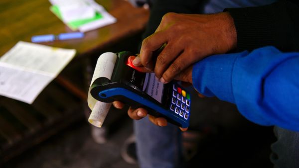 In this photograph taken on November 16, 2016, bank correspondent Mohammad Imran helps a villager to take his thumb print on a mobile banking machine in Basendua village in Bulandshahr, in northern Uttar Pradesh state - Sputnik International