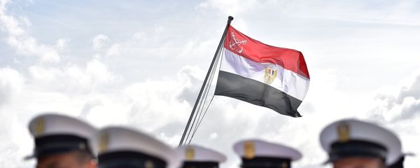 Egyptian soldiers stand as the Egyptian flag is raised on the BPC Anwar el Sadate military cruise ship during the flag ceremony on September 16, 2016 in Saint-Nazaire, western France - Sputnik International