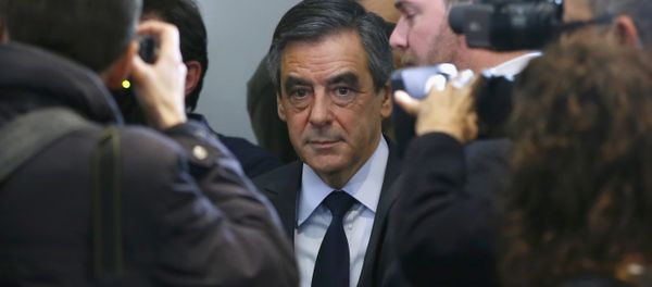 Francois Fillon (C), former French prime minister, arrives to meet Alain Juppe (not pictured) after the results in the second round for the French center-right presidential primary election in Paris, France, November 27, 2016 Francois Fillon (C), former French prime minister, arrives to meet Alain Juppe (not pictured) after the results in the second round for the French center-right presidential primary election in Paris, France, November 27, 2016 - Sputnik International