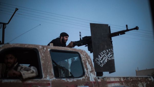 A member of Ahrar al-Sham fires against a position of the Committees for the Protection of the Kurdish People (YPG) during clashes in the countryside of the northern Syrian Raqqa province on August 25, 2013. - Sputnik International