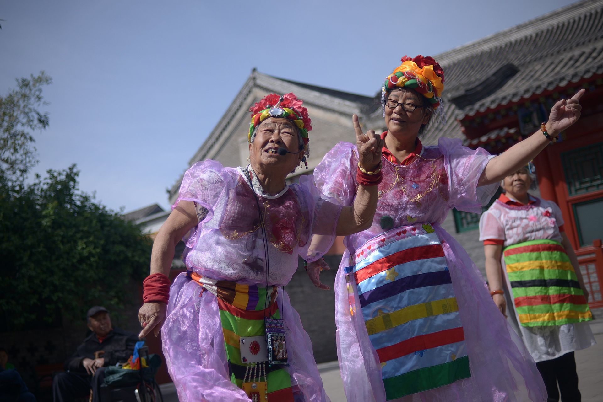 Two elderly women perform a dance at a park near the Forbidden City in Beijing - Sputnik International, 1920, 20.04.2023