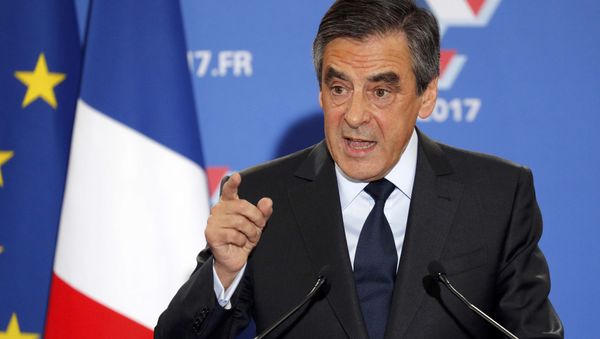 Francois Fillon, former French prime minister and member of Les Republicains political party, delivers his speech after partial results in the second round for the French center-right presidential primary election in Paris, France, November 27, 2016. - Sputnik International