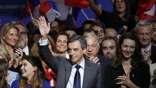 Francois Fillon, former French prime minister and member of Les Republicains political party, attends a rally as he campaigns in the second round for the French center-right presidential primary election in Paris, France, November 25, 2016. - Sputnik International