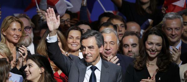 Francois Fillon, former French prime minister and member of Les Republicains political party, attends a rally as he campaigns in the second round for the French center-right presidential primary election in Paris, France, November 25, 2016. - Sputnik International