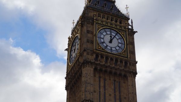 The famous Elizabeth Tower in the UK Houses of Parliament, which contains the Great Bell, known as Big Ben. - Sputnik International