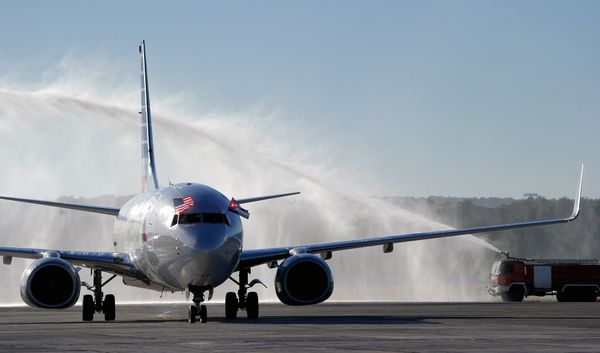 An American Airlines plane arrives at Jose Marti International Airport becoming the first Miami-Havana commercial flight in 50 years, coinciding with the beginning of the tributes to late Cuban leader Fidel Castro, on November 28, 2016 in Havana An American Airlines plane arrives at Jose Marti International Airport becoming the first Miami-Havana commercial flight in 50 years, coinciding with the beginning of the tributes to late Cuban leader Fidel Castro, on November 28, 2016 in Havana - Sputnik International