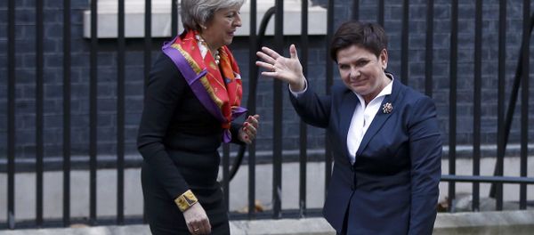 Britain's Prime Minister Theresa May (L) greets her Polish counterpart Beata Szydlo in front of 10 Downing Street in central London, Britain November 28, 2016. - Sputnik International