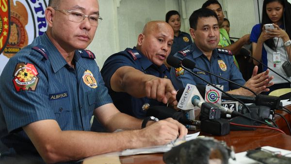 Philippine police chief Director-General Ronald Dela Rosa talks about the improvised explosive device found by a street sweeper near the US embassy during a press conference at the police headquarters in Manila Philippine police chief Director-General Ronald Dela Rosa talks about the improvised explosive device found by a street sweeper near the US embassy during a press conference at the police headquarters in Manila - Sputnik International
