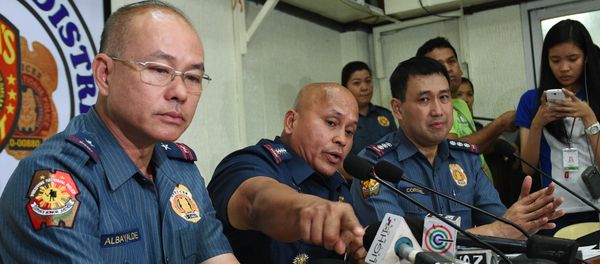 Philippine police chief Director-General Ronald Dela Rosa talks about the improvised explosive device found by a street sweeper near the US embassy during a press conference at the police headquarters in Manila - Sputnik International