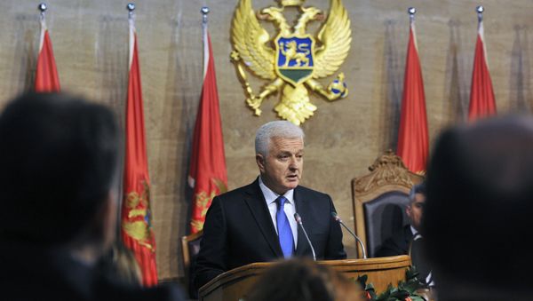 The newly elected Montenegrin Prime Minister Dusko Markovic (C) delivers a speech during a ceremony at the Montenegro Parliament in Podgorica - Sputnik International