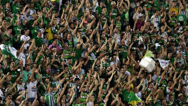 Soccer fans of Chapecoense celebrate after their victory in the Copa Sudamericana match against San Lorenzo at the Arena Conda stadium in Chapeco, Brazil, November 23, 2016 - Sputnik International