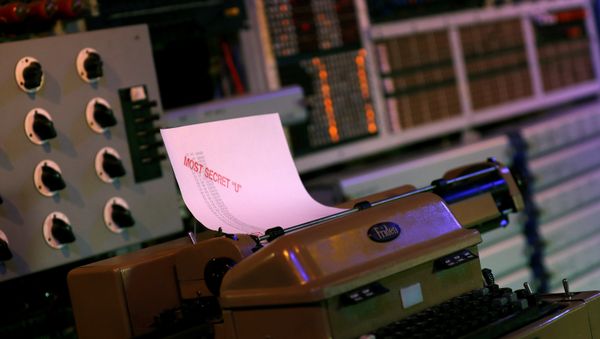 A piece of paper sits on the Colossus machine at Bletchley Park in Milton Keynes, Britain, September 15, 2016. - Sputnik International